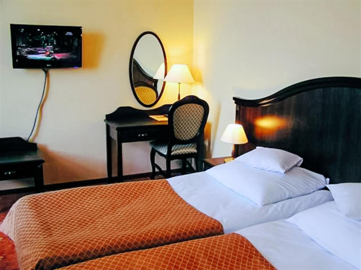 Hotel Zamek Krolewski W Rydzynie Rydzyna Buitenkant foto