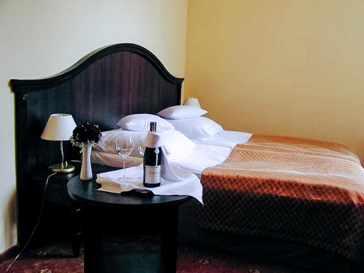 Hotel Zamek Krolewski W Rydzynie Rydzyna Buitenkant foto