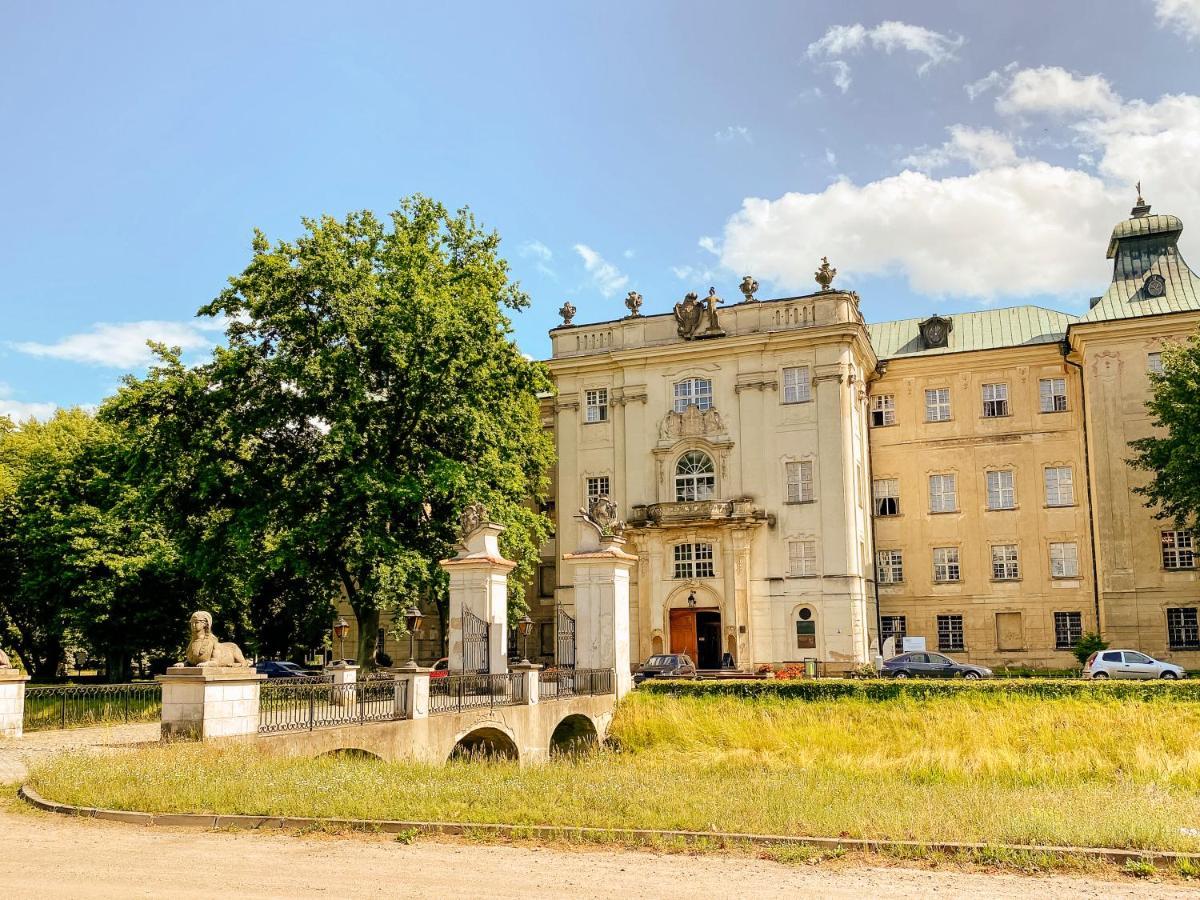 Hotel Zamek Krolewski W Rydzynie Rydzyna Buitenkant foto