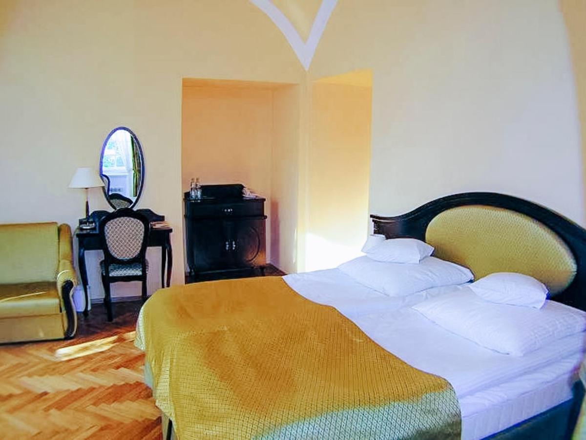 Hotel Zamek Krolewski W Rydzynie Rydzyna Buitenkant foto
