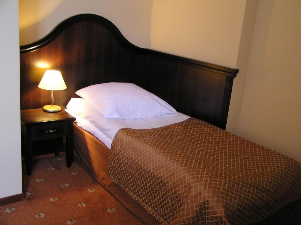 Hotel Zamek Krolewski W Rydzynie Rydzyna Kamer foto