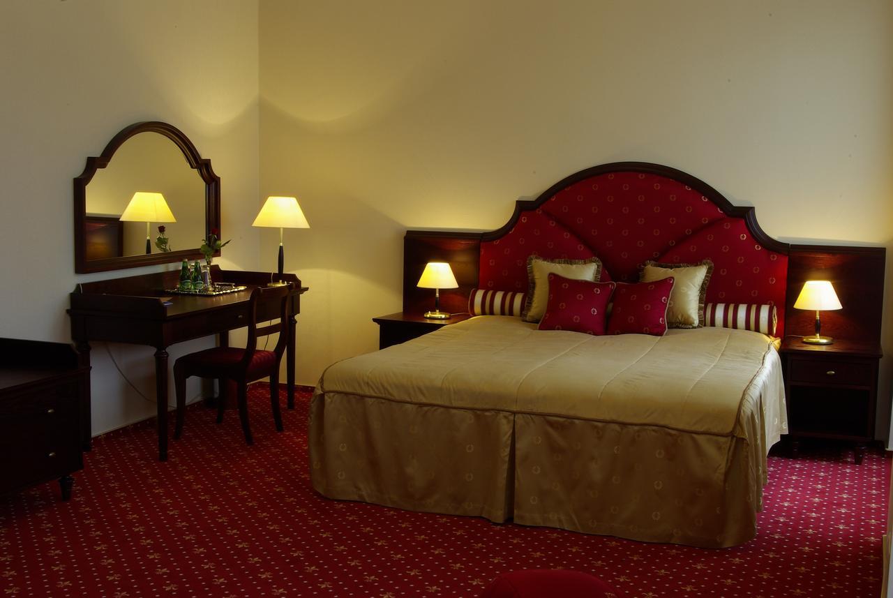 Hotel Zamek Krolewski W Rydzynie Rydzyna Buitenkant foto